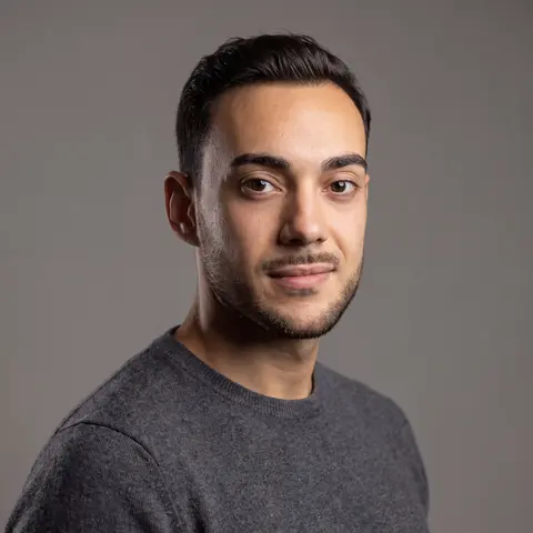 AI example dating photo: young man in a gray sweater